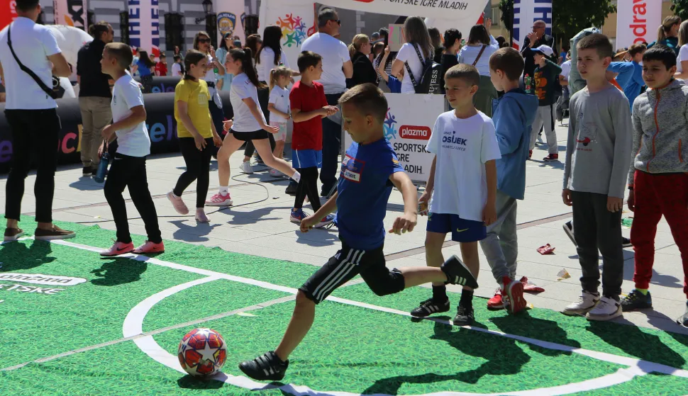 Osijek, 13. 05. 2025, Trg Vatroslava Lisinskog i igralište Elektre. Plazma Sportske igre mladih - Telemah Dan sporta.snimio GOJKO MITIĆ