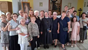 Župljani sa sestrom Viktorijomfoto: Župa Županja 2