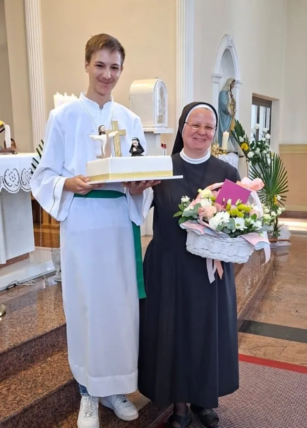 Torta i cvijeće za sestru Vikotrijufoto: Župa Županja2