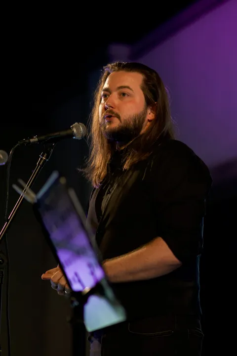 Kulturni Centar Osijek, 19. 08. 2025., Čitamo Arsena, pjesnička skupina "Na krajičku jezika"; Bruno Koić; poezija; glazba; Arsen Dedić; kulturni centarSNIMILA: LAURA BUNJEVAC
