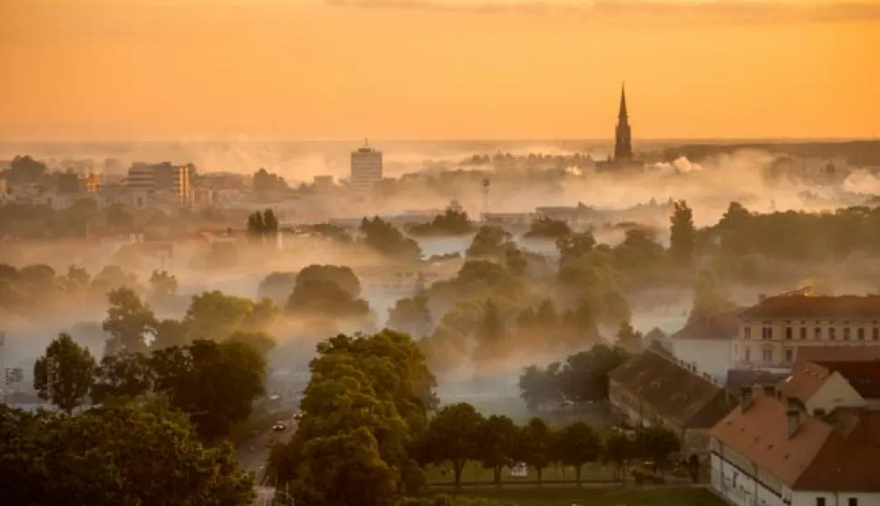 OSIJEK- 16.06.2021., zaprasivanje komaraca na podrucju cijelog grada, aviotretiranje i tretiranje sa zemlje, pogled sa Cetverolista.Foto: Andrea Ilakovac