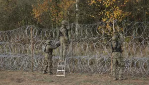 epa10281410 Polish soldiers install barbed wire along Polish border with the Russian exclave of Kaliningrad, near Zerdziny village, north-eastern Poland, 02 November 2022. Polish Defence Minister on 02 November said he had taken the decision to construct a barrier on the country's eastern border with the Russian exclave of Kaliningrad with work set to commence on the same day. Blaszczak told at a press conference that the move had been prompted by the start of flights to Kaliningrad from the Middle East and Africa and the need to strengthen national security 'by sealing the border'. Last year, Poland experienced heightened migratory pressure at its border with Belarus. Warsaw blamed the migrastion crisis on the Belarusian government, saying it was flying in Middle Eastern and African migrants on the false promise of easy access to the EU. EPA/TOMASZ WSZCZUK POLAND OUT
