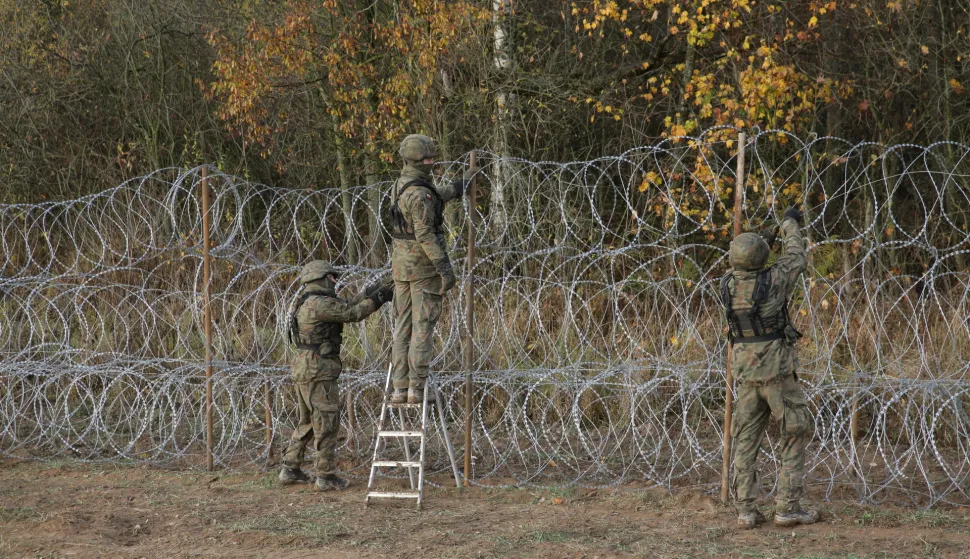epa10281410 Polish soldiers install barbed wire along Polish border with the Russian exclave of Kaliningrad, near Zerdziny village, north-eastern Poland, 02 November 2022. Polish Defence Minister on 02 November said he had taken the decision to construct a barrier on the country's eastern border with the Russian exclave of Kaliningrad with work set to commence on the same day. Blaszczak told at a press conference that the move had been prompted by the start of flights to Kaliningrad from the Middle East and Africa and the need to strengthen national security 'by sealing the border'. Last year, Poland experienced heightened migratory pressure at its border with Belarus. Warsaw blamed the migrastion crisis on the Belarusian government, saying it was flying in Middle Eastern and African migrants on the false promise of easy access to the EU. EPA/TOMASZ WSZCZUK POLAND OUT