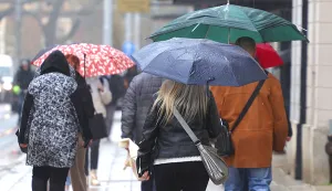 Osijek, 28. 03. 2025., kišobrani, fotošetnja, kišobran, kiša, ilustracija, šetnja po kišiSNIMIO BRUNO JOBST