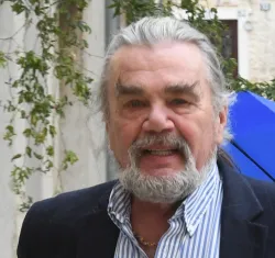 nekadašnji ideolog i lider IDS-a Ivan Nino Jakovčić. On i dalje ima snažan utjecaj na stranku kao počasni predsjednik IDS-a, 