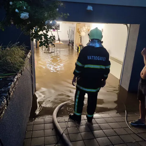 Olujno nevrijeme u Osijeku, poplavljeni podrumi