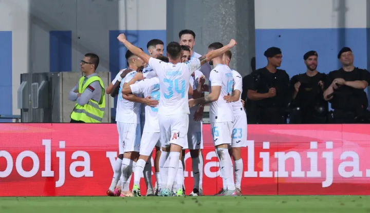 Rijeka, 21.08.2025 - Prva utakmica 4. pretkola nogometne Europske lige Rijeka - PAOK. Na slici igra?i Rijeke slave pogodak. foto HINA/ Damir SEN?AR/ ds