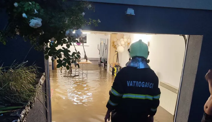 Olujno nevrijeme u Osijeku, poplavljeni podrumi