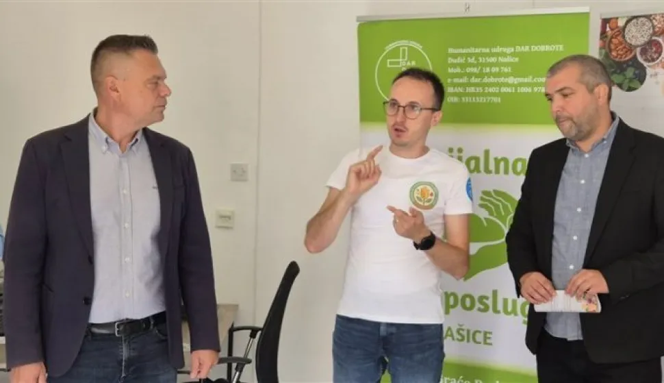 NAŠICEU Ulici braće Radić 15 u Našicama u petak je otvoren Centar za prehrambenu sigurnost, projekt Humanitarne udruge Dar dobrote koji je usko povezan s radom socijalne samoposluge22. 8. 2025.