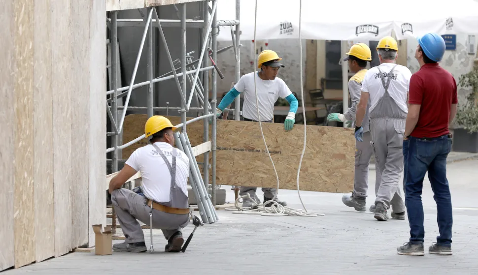 27.05.2022., Zagreb - Podaci Drzavnog zavoda za statistiku pokazuju da je u ozujku obujam gradjevinskih radova izvedenih na zgradama bio veci za 3,1 posto u odnosu na ozujak 2021. godine, a obujam radova na ostalim gradjevinama povecan je za 6,2 posto. U odnosu na veljacu ove godine, obujam gradjevinskih radova na zgradama je bio manji za 1,1 posto, a na ostalim gradjevinama za 0,2 posto. Photo: Patrik Macek/PIXSELL