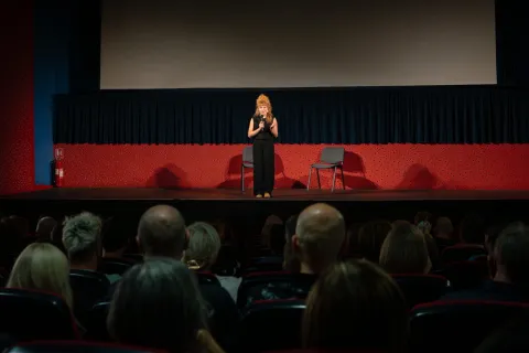 Osijek, Kino Urania, 23. 08. 2025., premijera filma "Lekcije moga tate" Dalija Dozet, kino; film; filmovi; dokumentarac; premijera; Matea Bartulović; publika; kultura; OLJK