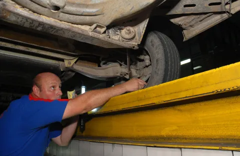 Osijek: 16.07.2010Akcija prometne policije PU OSB i stenice za tehnički pregled vozila, isključivanje tehnički neispravnih vozila iz prometaSnimio: Josip &Scaron;eri