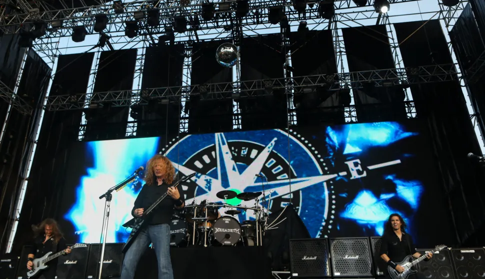epa06879241 The US band Megadeth performs live during The Legends of Rock concert at Municipal Stadium of Oeiras, in Cascais, Portugal, 10 July 2018. EPA/MANUEL DE ALMEIDA