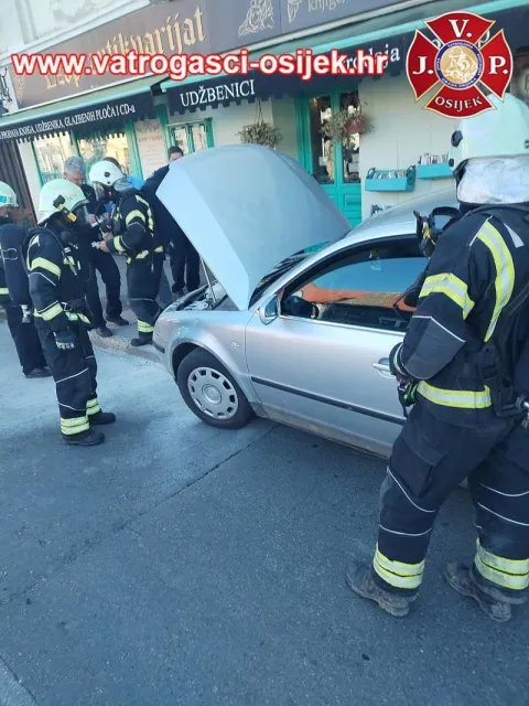 Zapalio se automobil u Županijskoj ulici u Osijeku
