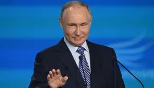 epa12044918 Russian President Vladimir Putin speaks during a ceremony for the Sluzhenie All-Russian Municipal Service Awards at the Russia National Centre in Moscow, Russia, 21 April 2025. EPA/RAMIL SITDIKOV/SPUTNIK/KREMLIN POOL MANDATORY CREDIT