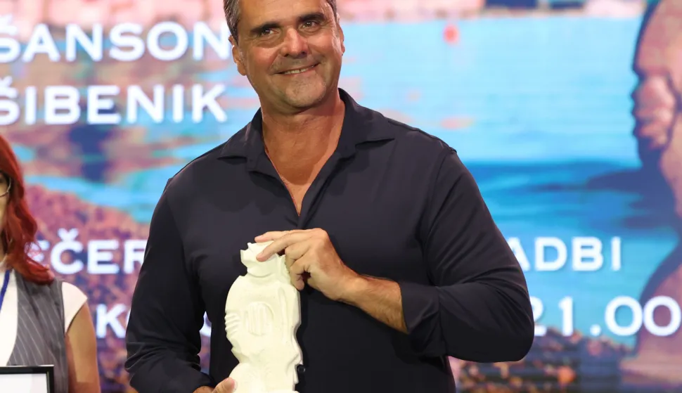 23.08.2025., Sibenik --Odrzana zavrsna vecer 28. Dalmatinske sansone Sibenik 2025.-natjecateljska vecer.Podjela nagrada.Prva nagrada zirija,Djani Stipanicev. Photo: Dusko Jaramaz/PIXSELL