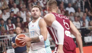 epa12304707 Luka Doncic of Slovenia (L) in action during the friendly basketball match between Latvia and Slovenia in Riga, Latvia, 16 August 2025. EPA/TOMS KALNINS