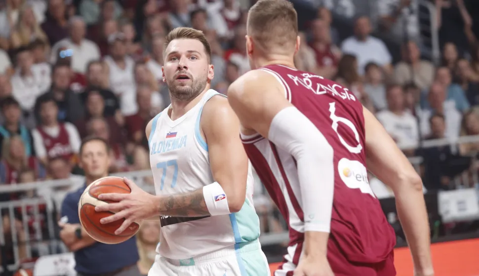 epa12304707 Luka Doncic of Slovenia (L) in action during the friendly basketball match between Latvia and Slovenia in Riga, Latvia, 16 August 2025. EPA/TOMS KALNINS