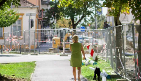 Osijek, 31. 07. 2025., Slobodnjaci; promet; radovi; cesta; prometni znak; slobodnjak; park; parkovi; Zrinjevac