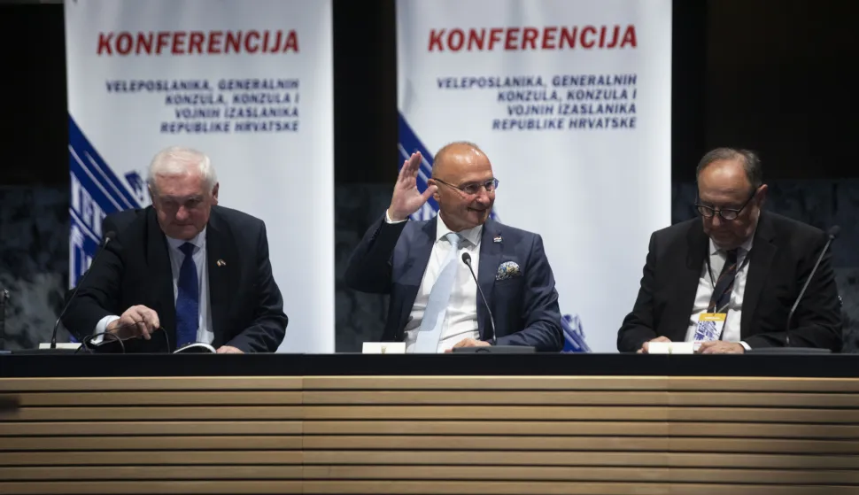 Zagreb, 26.08.2025 - Godišnja konferencija veleposlanika, generalnih konzula i vojnih izaslanika RH. Na otvaranju govore predsjednik Sabora Gordan Jandroković, premijer Andrej Plenković, ministar vanjskih i europskih poslova Gordan Grlić Radman te bivši irski premijer Bertie Ahern. foto HINA/ Daniel KASAP/ dk