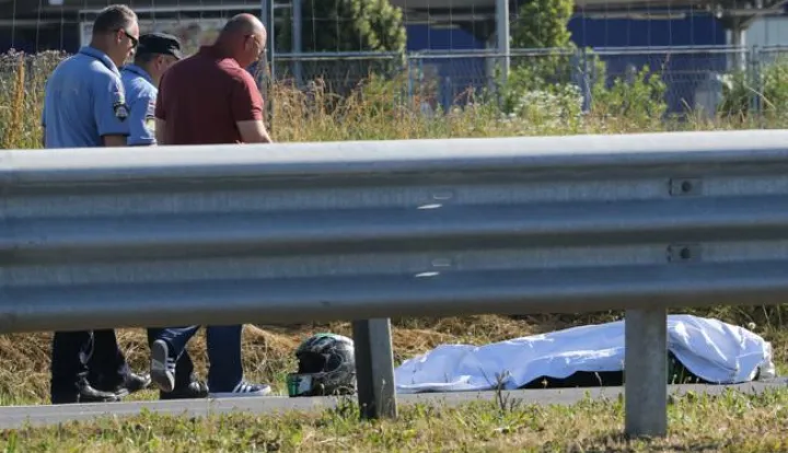 OSIJEK, 09. 06. 2017, POROMETNA NESREĆA U KOJOJ JE POGINUO MOTOCIKLISTA. JUNA OBILAZNICA, SJEVENIN KOLNIČKI TRAK, KOD METROA, IZMEĐU KRIANJA TRPIMIROVE I VINKOVAČKE. POLICIJA, UVIĐAJ, VATROGSCI.snimio GOJKO MITIĆ