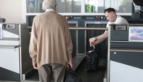 Klisa, 13. 06. 2025., Zračna luka Osijek, ZLO, obilazak, detalji, ilustracije, check in; predaja kofera; prtljaga; prijava; let; zrakoplov; putnici; putnik; turist; turisti; umirovljenikSNIMIO BRUNO JOBST