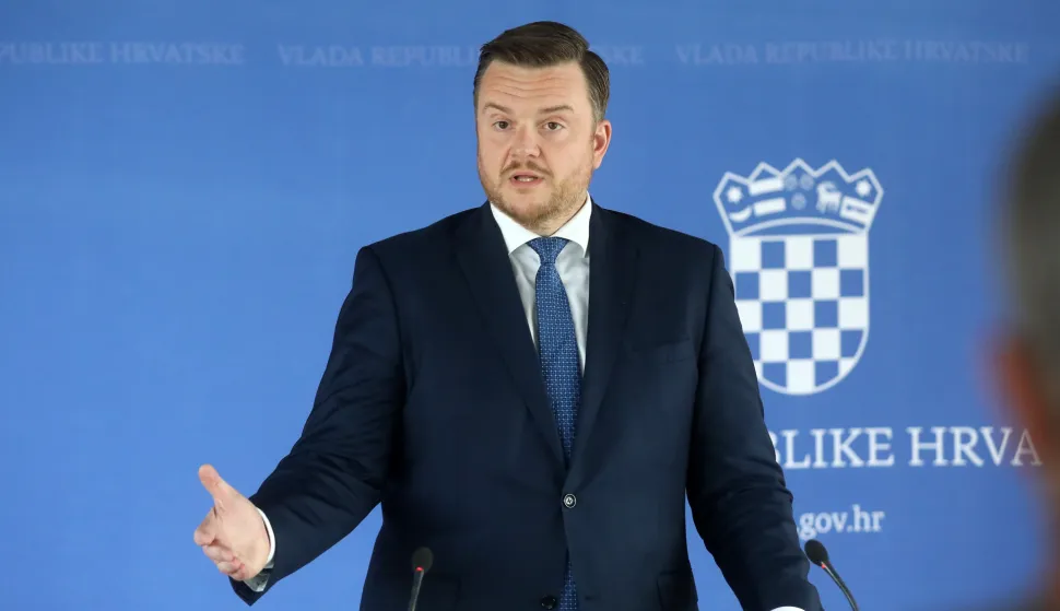 Zagreb, 10.07.2025 - Sjednica Vlade RH. Na fotografiji ministar financija Marko Primorac daje izjavu nakon sjednice Vlade.foto HINA/ Denis CERIĆ /dc