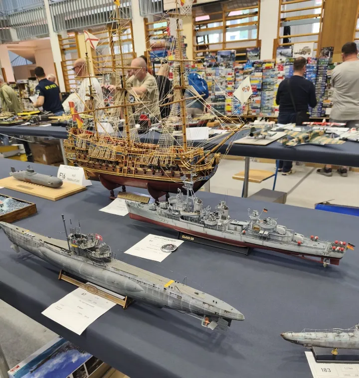 CERIĆPravilo je da maketari Aero kluba Fenix iz Cerića na domaćim i međunarodnim natjecanjima i izložbama osvajaju medalje, pa je tako bilo i na međunarodnom maketarskom natjecanju WOLFPACK-2025" Scale Model Cup u Zalaegerszegu u Mađarskoj. kolovoz 2025.