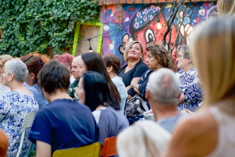 Osijek, 26. 08. 2025., Čitanje knjige Julijane Matanović "Stoji ti put", Udruga Plantaža, Julijana Matanović, čitanje; knjiga; autorica; publika; čitatelji; kultura