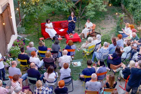 Osijek, 26. 08. 2025., Čitanje knjige Julijane Matanović "Stoji ti put", Udruga Plantaža, Julijana Matanović, čitanje; knjiga; autorica; publika; čitatelji; kultura