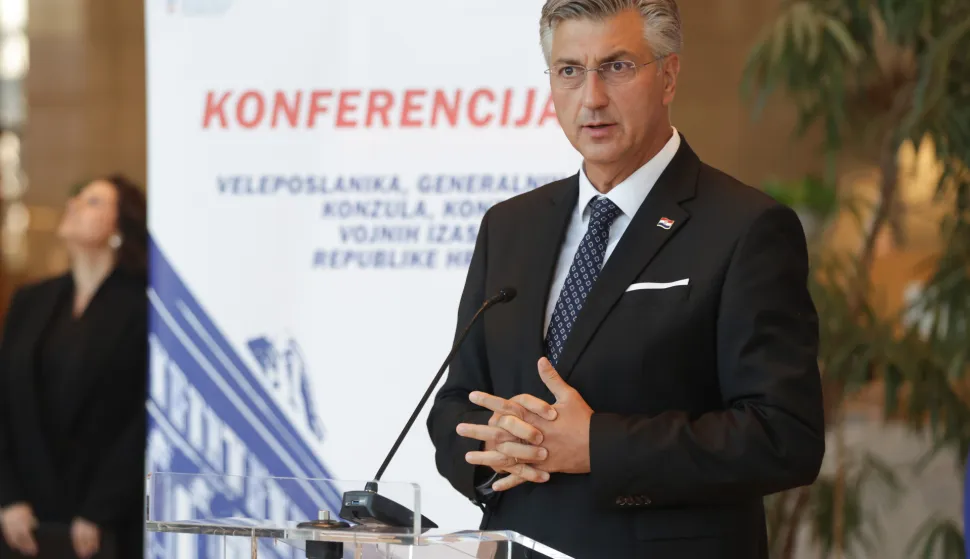 Zagreb, 26.08.2025.- U Nacionalnoj i sveučilišnoj knjižnici predsjednik Vlade Andrej Plenković i ministar vanjskih i europskih poslova Gordan Grlić Radman bili su domaćini svečanog primanja za hrvatske veleposlanike, generalne konzule, konzule i vojne izaslanike te strane veleposlanike u Republici Hrvatskoj. Na fotografiji Andrej Plenković.foto HINA/ Admir BULJUBAŠIĆ/ abu