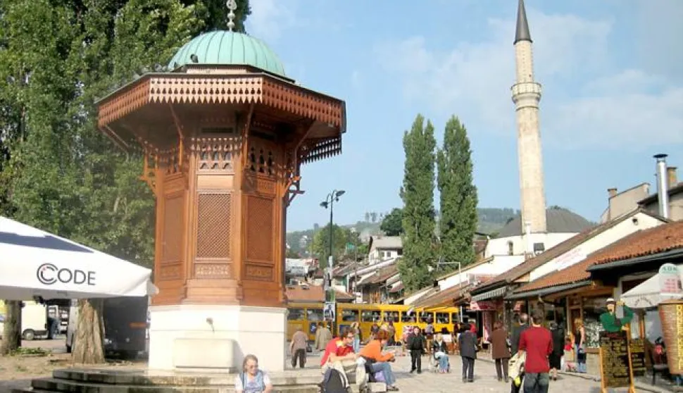 Sebilj FountainBascarsijaSarajevo, Bosnia & Hercegovina------dva stupca novosti