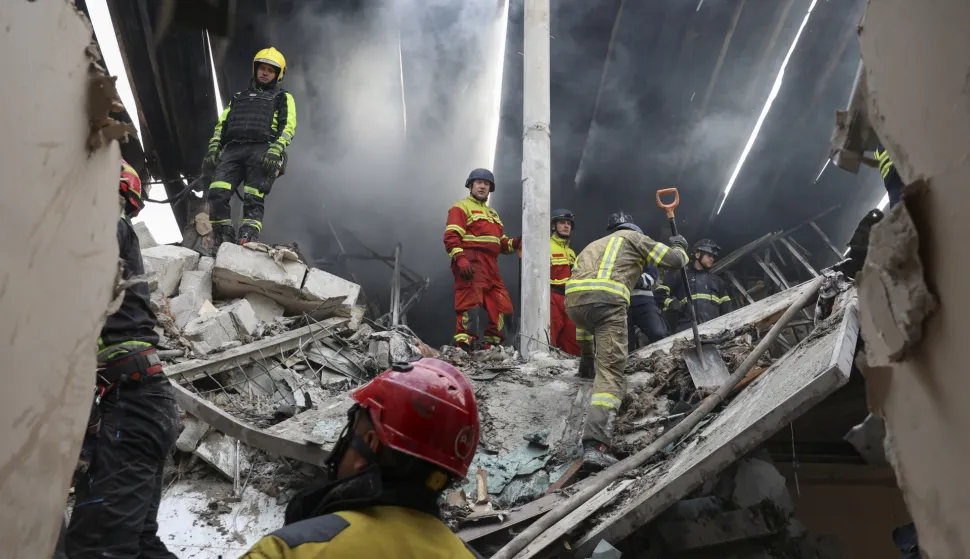 epa12307624 Ukrainian rescuers work at the site of a drone strike on a residential area in Kharkiv, northeastern Ukraine, 18 August 2025, amid the Russian invasion. At least five people, including a child, were killed and more than a dozen others injured after an overnight Russian drone attack on Kharkiv, the city's mayor Ihor Terekhov reported on telegram. EPA/SERGEY KOZLOV