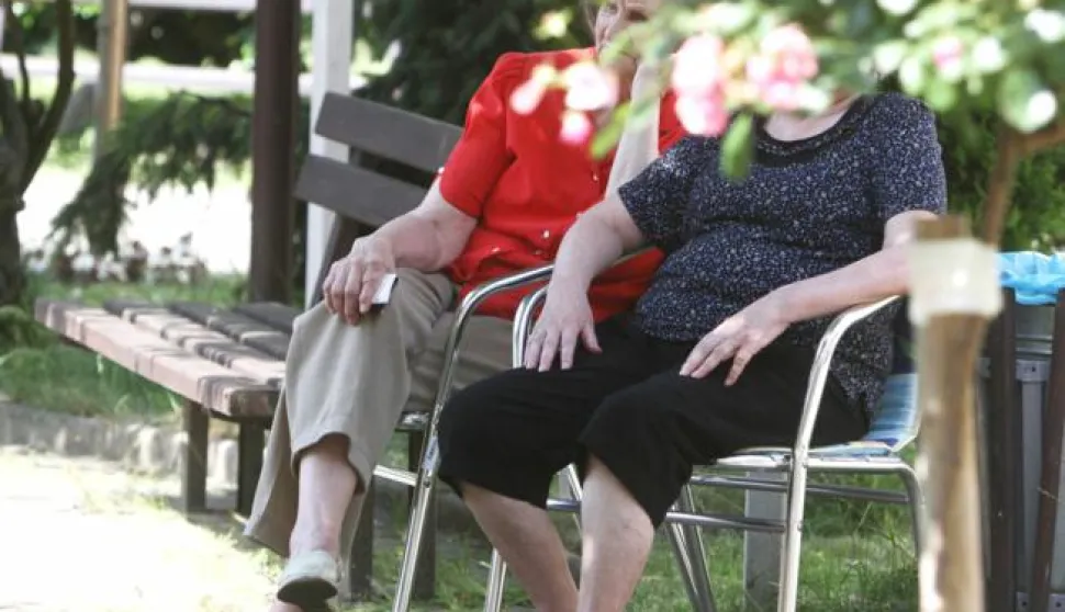 12.06.2014., Koprivnica - Umirovljenici iz Doma za starije i nemocne osobe Koprivnica uz druzenje uzivaju u lijepom vremenu.Photo: Marijan Susenj/PIXSELL------1 sutpac colornovosti