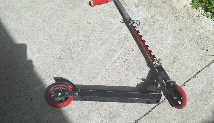 Dijete palo s običnog romobila i ozlijedilo se u Slavonskom Brodu