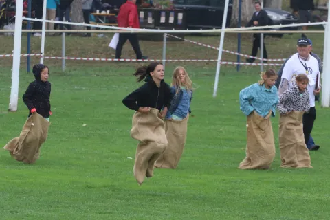 Brođanci, 31. 08. 2025, 51. Olimpijada starih sportova Brođanci, mimohod, paljenje Oimpijskog plamena i natjecanja.snimio GOJKO MITIĆ
