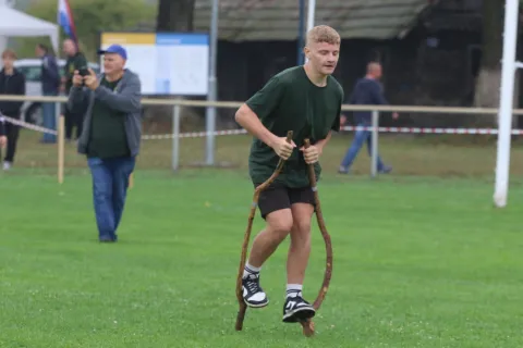 Brođanci, 31. 08. 2025, 51. Olimpijada starih sportova Brođanci, mimohod, paljenje Oimpijskog plamena i natjecanja.snimio GOJKO MITIĆ