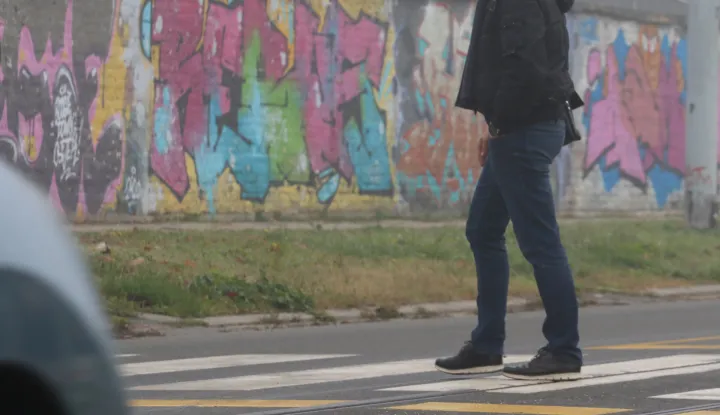 Osijek, 20. 12. 2023, Divatova ulica, pjesacki prijelaz, magla. Slobodnjak, ilustracija za Crnu kroniku.snimio GOJKO MITIĆ