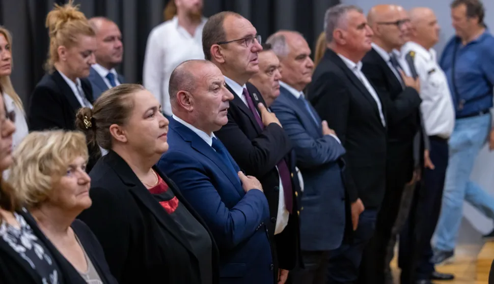 Sinj, 30.08.2025. - Svečani program obilježavanja Dana sjećanja na nestale osobe u Domovinskom ratu i Međunarodnog dana nestalih osoba održan je u Alkarskim dvorima.foto HINA/ Miroslav Lelas/ lm