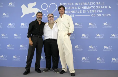 epa12336728 (L-R) Oscar Isaac, Guillermo del Toro and Jacob Elordi pose during a photocall for 'Frankenstein' at the 82nd annual Venice International Film Festival, in Venice, Italy, 30 August 2025. The film festival runs from 27 August to 06 September 2025. EPA/RICCARDO ANTIMIANI