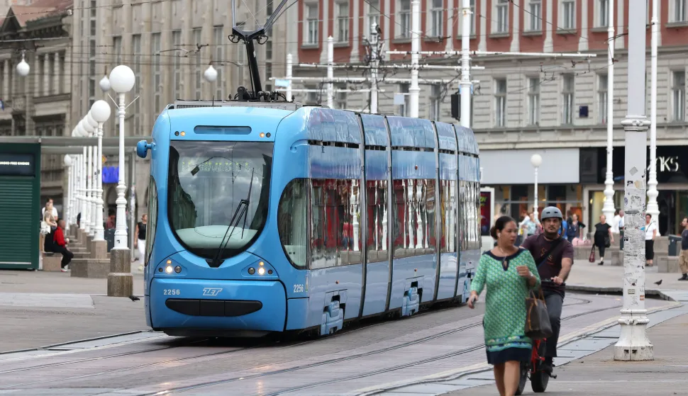 18.08.2025., Zagreb - ZET danas obiljezava 115. godina otkako je prvi elektricni tramvaj poceo voziti ulicama Zagreba. U duhu proslih vremena od poslijepodnevnih sati na voznju ce simbolicno krenuti i linija 21, na svojoj vec uobicajenoj kruznoj trasi legendarni muzejski tramvaj M-24 s prikolicom Kosak, otvorit ce svoja vrata na Ljubljanici od 17 sati. Photo: Patrik Macek/PIXSELL