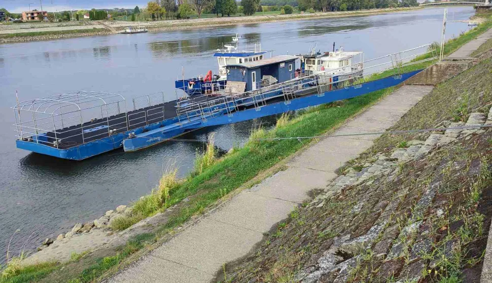 Odvezana tri broda sa pontona Lučke kapetanije