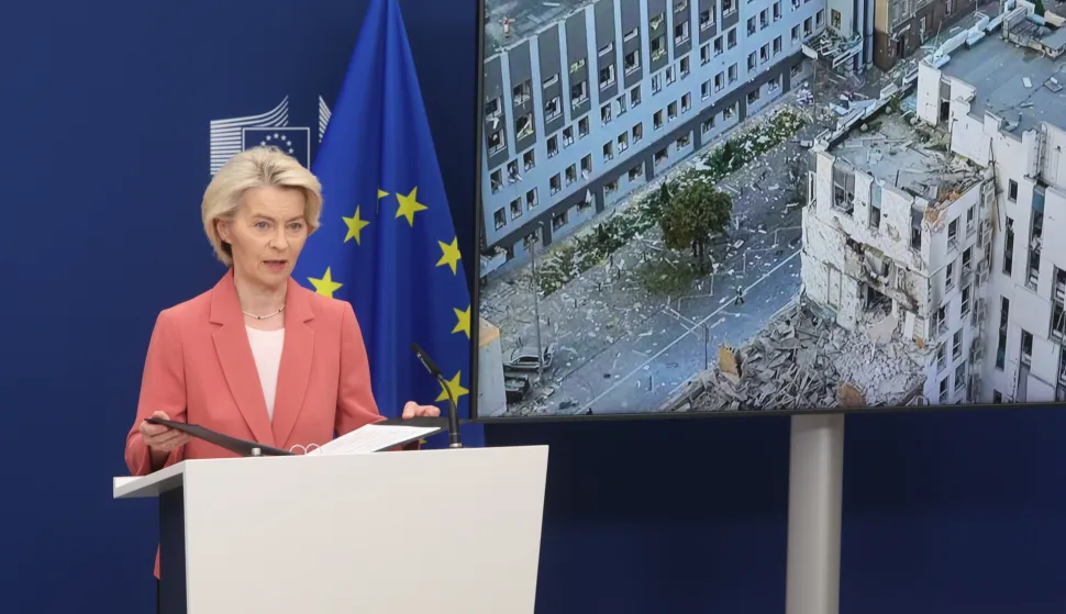 epa12329089 European Commission President Ursula von der Leyen delivers a speech following the latest Russian attacks on Kyiv, in Brussels, Belgium, 28 August 2025. Russian missiles hit the EU delegation in Kyiv as Russia launched an overnight attack over Ukraine, in which at least 14 people were killed, including 3 children, and 38 were injured in Kyiv. EPA/OLIVIER HOSLET