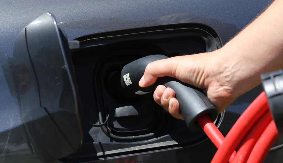 Osijek, 05. 07. 2024, Kod Sportske Dvorane Gradsi vrt. Elektrickni Citroen E-C4 X. Test, Auto Glas.snimio GOJKO MITIĆ