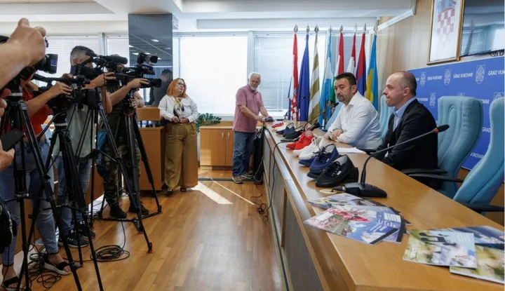 Josip Paloš, pročelnik UO za obrazovanje, sport i braniteljeMarijan Pavliček, gradonačelnik VukovaraPresica o početku školske godine