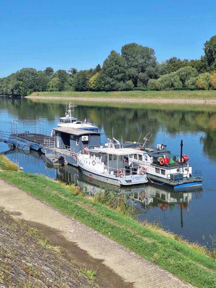 Odvezani brodovi sa pontona