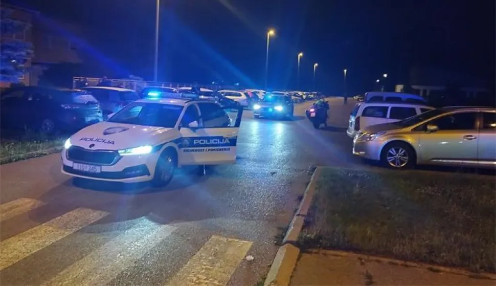 Pijana vozačica zabila se autom u parkirano vozilo u Novoj Gradiški, ilustracija, policija, nesreća, mrak