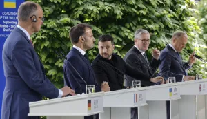epa12088720 (L-R) Germany's Chancellor Friedrich Merz, France's President Emmanuel Macron, Ukraine's President Volodymyr Zelensky, Britain's Prime Minister Keir Starmer and Poland's Prime Minister Donald Tusk attend a joint press conference following a meeting of the 'Coalition of the willing' at the Mariinskyi Palace, the official residence of the president of Ukraine, in Kyiv, Ukraine, 10 May 2025, amid the ongoing Russian invasion. EPA/SERGEY DOLZHENKO