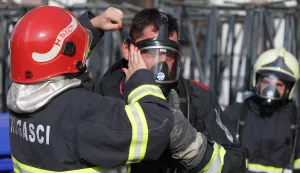 Osijek, 07. 08. 2025., Ulica sv. Leopolda Mandića, Arriva, požar, vatrogasci SNIMIO BRUNO JOBST