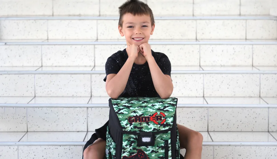 Osijek, 01. 09. 2025., Školarnica, prvašići, prvašić, osnovna škola, škola, Maro Seršić; prvi dan škole; školaska torba; ilustracijaSNIMIO BRUNO JOBST